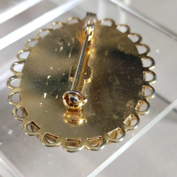 Victorian Pendant Brooch Pin Vintage Oval Portrait Brooch Pin Gold Tone Scallop - Picture 8 of 10